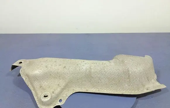 Dacia Sandero Exhaust heat shield 747618673R