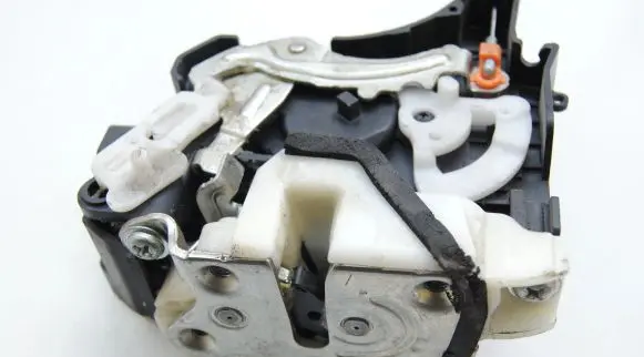 Mitsubishi L200 Rear door lock NER