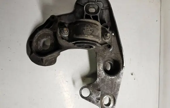 Audi A6 S6 C6 4F Engine mounting bracket 4F0199351E
