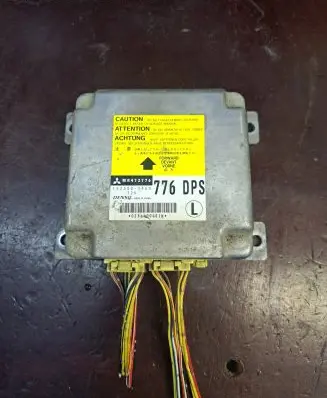 Mitsubishi Pajero Airbag control unit/module MR472776 1523003460