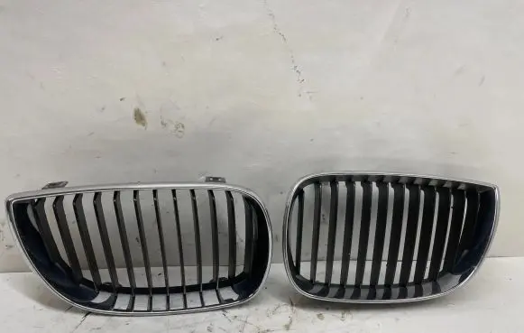 BMW 1 E81 E87 Front grill 7128613 7138614