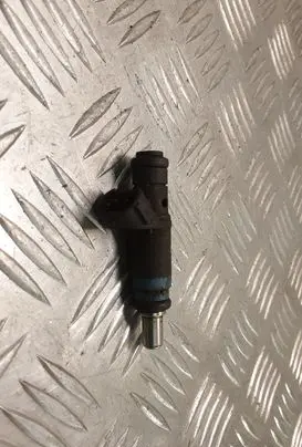 Audi A4 S4 B6 8E 8H Fuel injector 06B133551K