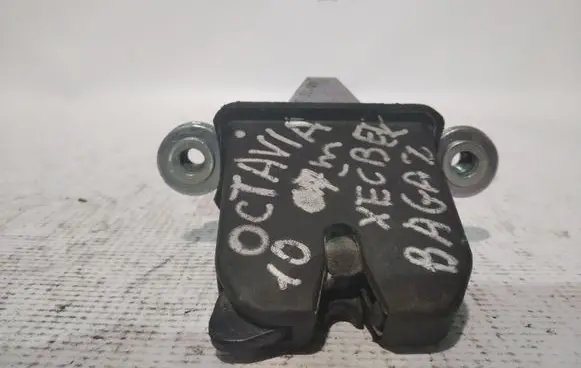 Skoda Octavia Mk1 (1U) Loading door lock 1Z5827501D