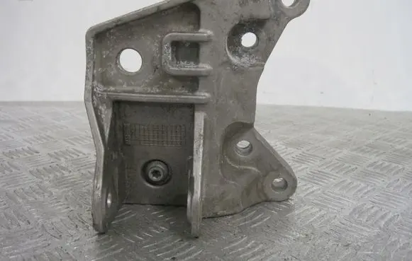 Jaguar XJ SERIE 1 Engine mount bracket GJ326P096AF