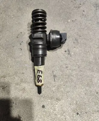 Volkswagen Golf V Fuel injector 038130073AG 0414720215