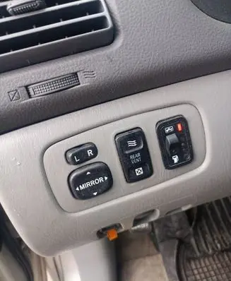 Toyota RAV 4 (XA30) Wing mirror switch