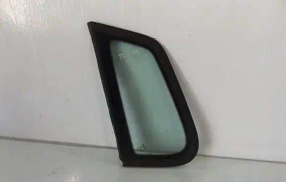 Volkswagen Polo IV 9N3 Rear side window