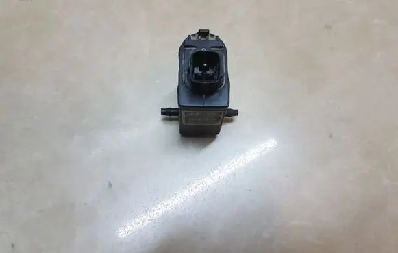 KIA Sorento Windscreen/windshield washer pump 985103E000
