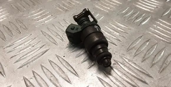 Volkswagen Golf IV Fuel injector 037906031AA