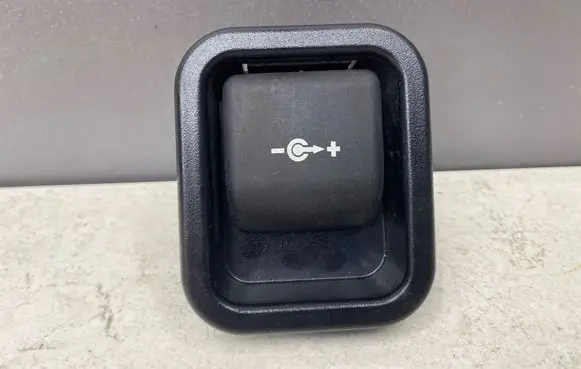 BMW 5 E60 E61 12 V Socket (rear) 7040621