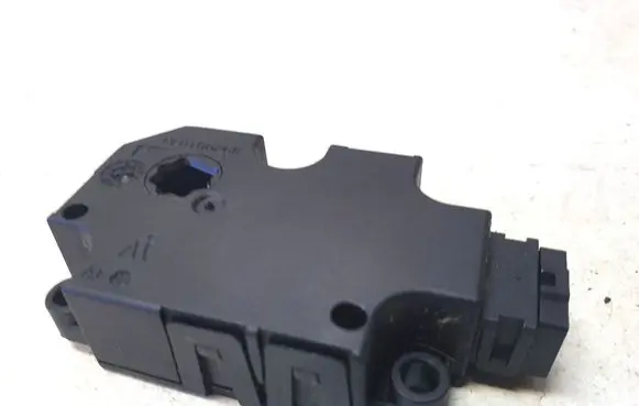 Audi A8 S8 D4 4H Air flap motor/actuator CZ1139300856ND8