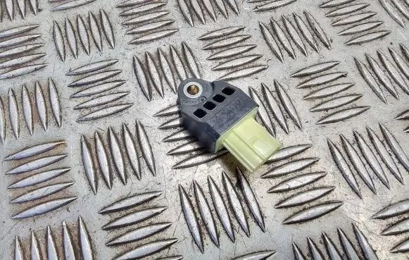 Toyota RAV 4 (XA30) Airbag deployment crash/impact sensor 8983133020 70343MXX0