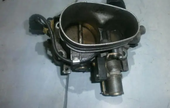 Volkswagen Transporter - Caravelle T4 Throttle valve b8109026e