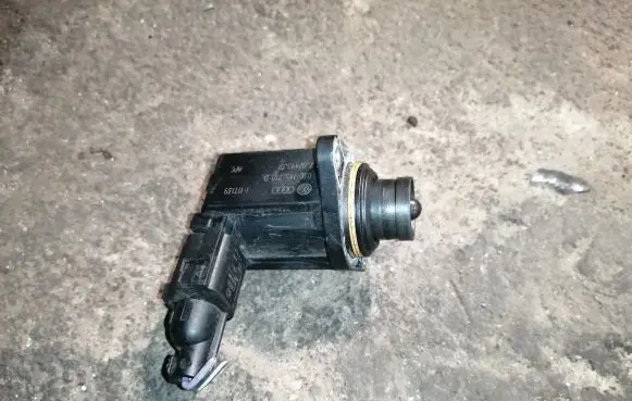 Volkswagen Golf V Turbo solenoid valve 03C145710D