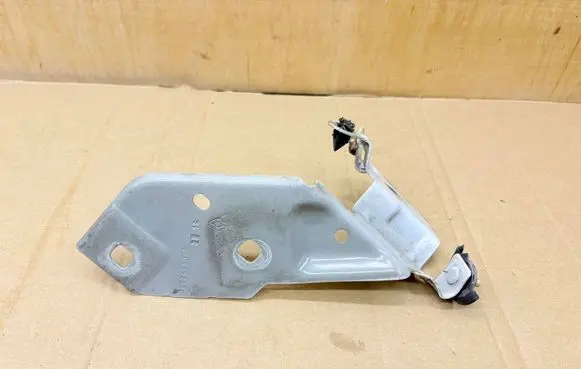 Renault Captur Fender mounting bracket 620439328