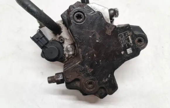Volvo V70 Fuel injection high pressure pump 0445010111 30756125