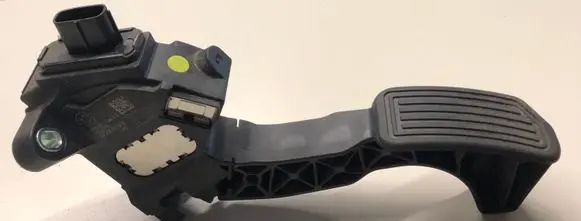 Toyota RAV 4 (XA40) Accelerator throttle pedal 781100W040