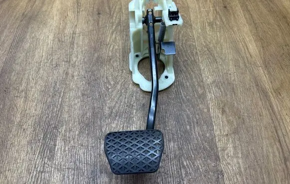 BMW 4 F32 F33 Brake pedal 6860648