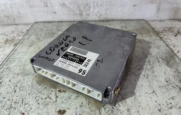 Toyota Corolla Verso E121 Engine control unit/module 1752008111 8966113070