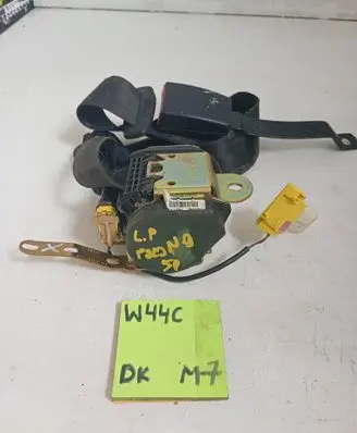 Volkswagen Polo IV 9N3 Front seatbelt 04167056 6Q4857705G