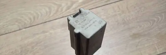 Opel Zafira B Coolant fan relay 13178656