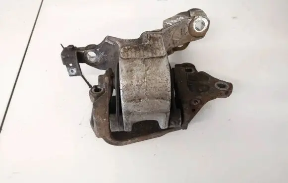 Honda Accord Engine mount bracket
