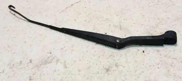 Front wiper blade arm