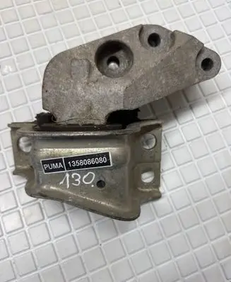 Peugeot 207 Engine mount bracket 1358086080