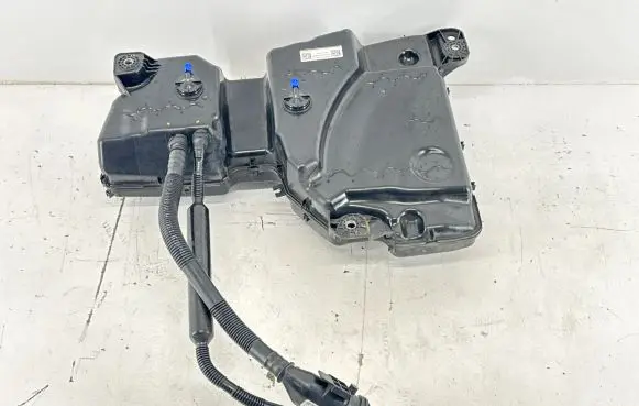 Audi Q3 F3 AdBlue liquid reservoir 5QF131877L 5QF131965C 5Q0131969E