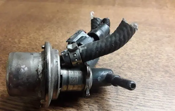 Fuel pressure sensor