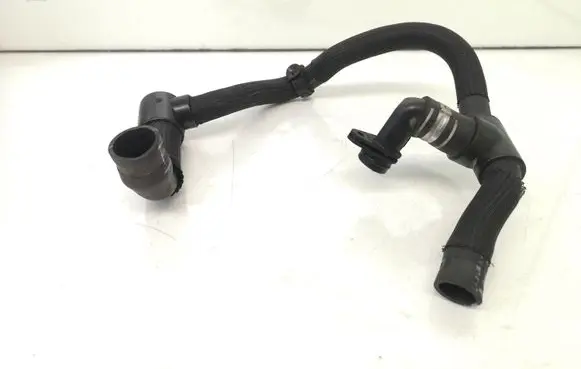 Suzuki Grand Vitara I Engine coolant pipe/hose