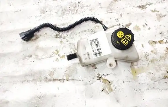 Brake fluid reservoir