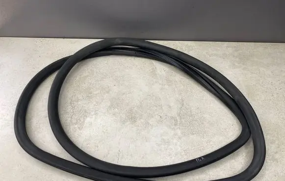 Volkswagen Golf V Front door rubber seal 1K4867911D