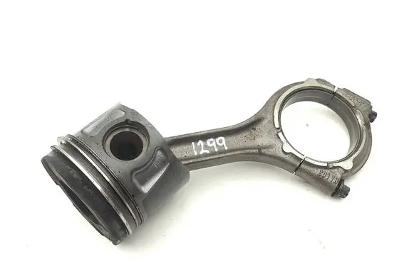Maserati Ghibli Piston with connecting rod 