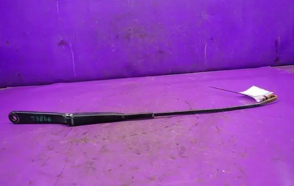 Opel Vivaro Front wiper blade arm