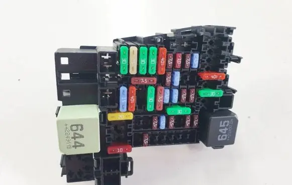 Volkswagen Taigo Fuse module 2Q0937615A 081222 T75530