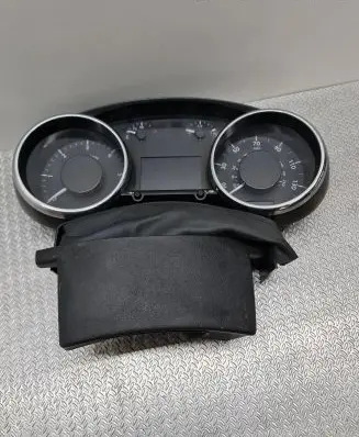 Peugeot 5008 Speedometer (instrument cluster) 9810477580 01326302 69789500U