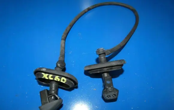 Volvo XC60 Windshield washer spray nozzle 