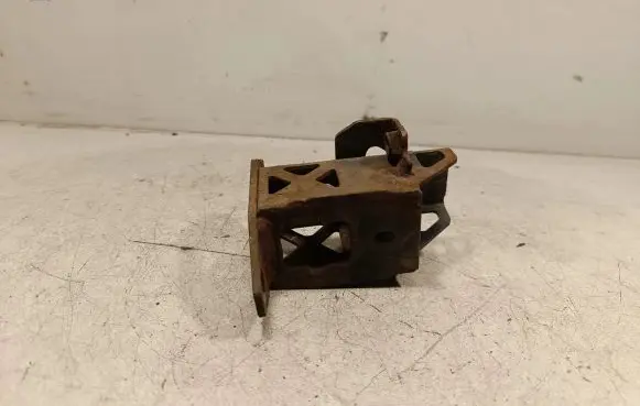 Radiator mount bracket