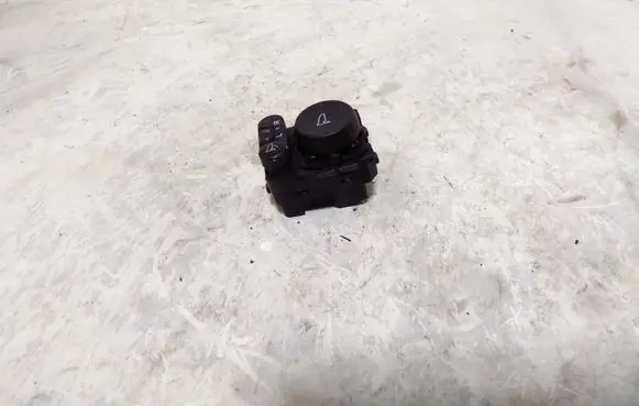 Honda CR-V Wing mirror switch M33212