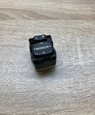 Toyota Avensis T250 Wing mirror switch 183574