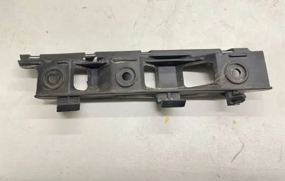 Volkswagen PASSAT B6 Front bumper mounting bracket 3C0807183