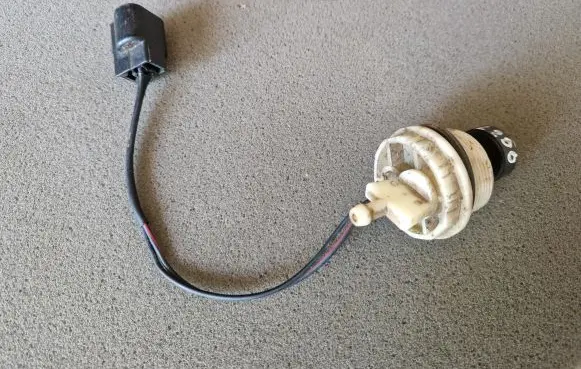 Mitsubishi L200 Fuel filter housing 
