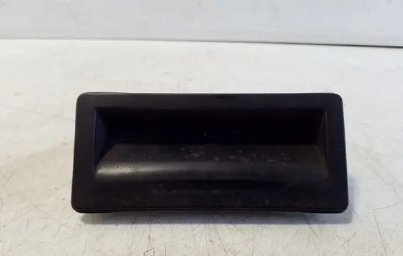 Tailgate opening switch