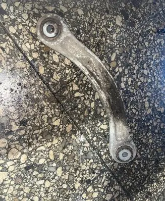 Volkswagen Touareg I Front lower control arm/wishbone