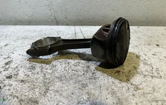 Jeep Grand Cherokee Piston with connecting rod