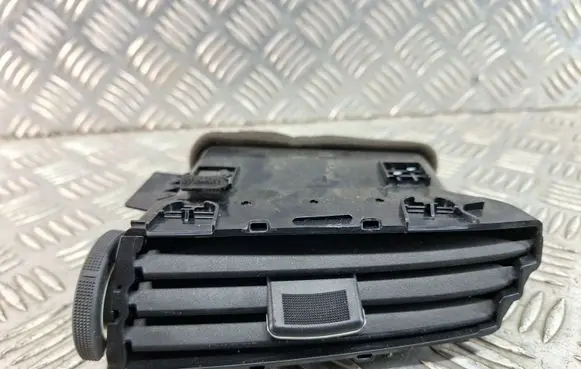 Nissan X-Trail T32 Dash center air vent grill 687504CE0A