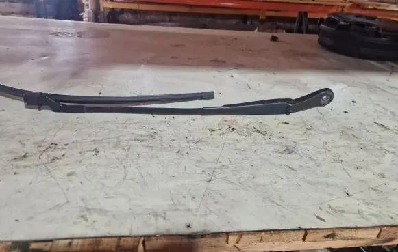 Opel Zafira C Front wiper blade arm