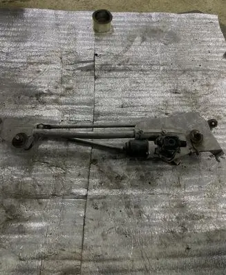 Infiniti FX Front wiper linkage and motor 363L