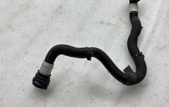 Tesla Model Y Electric car engine cooling hoses/pipes 107759400C